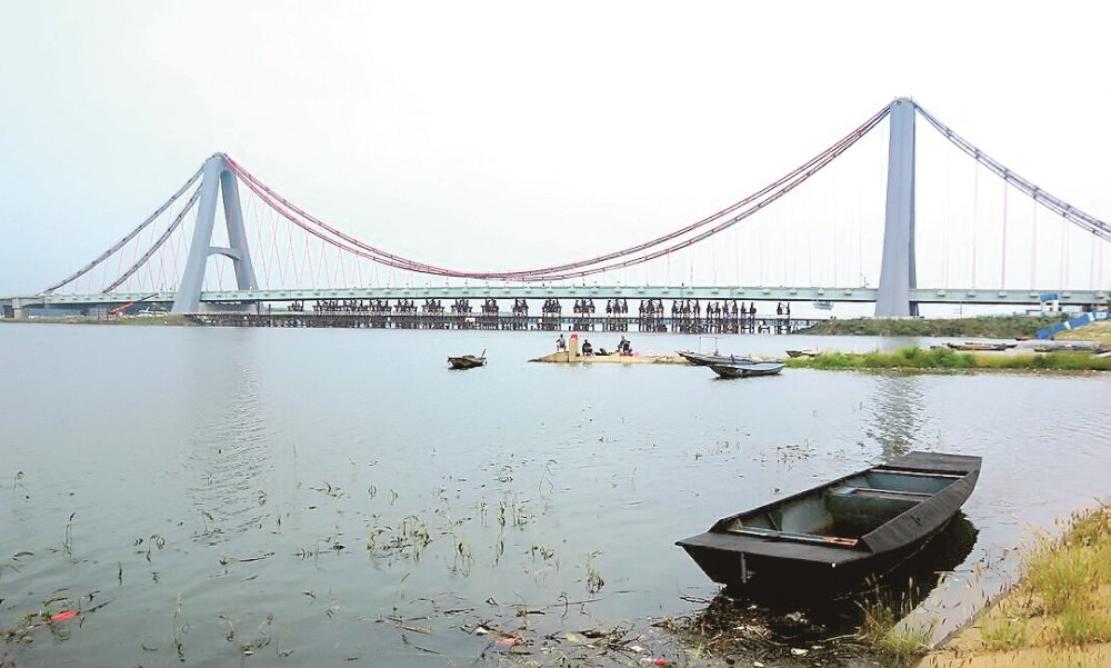 天河大桥架南北 松江两岸皆锦绣